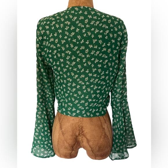 Urban Outfitters Leafy Green Tie-Front Bell Sleeve Blouse EUC - Picture 6 of 10
